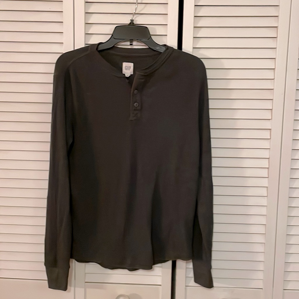 Gap Ribbed Three Button Pullover